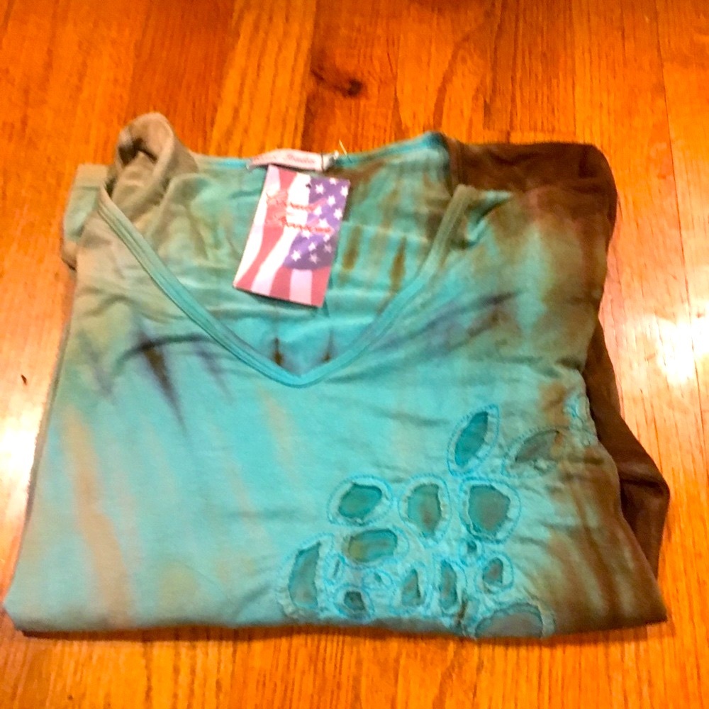 NWT - Casual freedom top - Picture 8 of 15